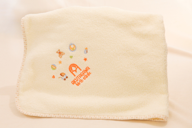 芥川バースクリニックオリジナルおくるみ